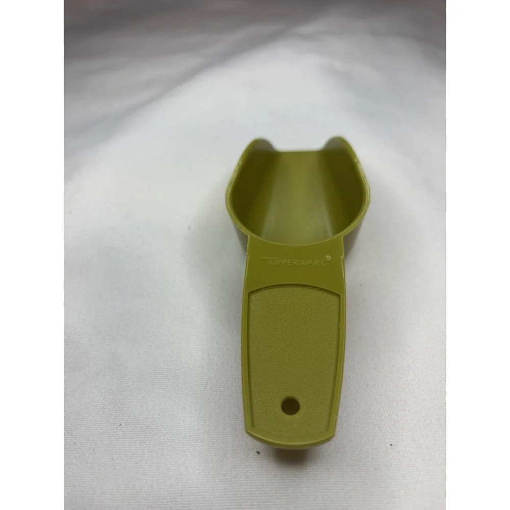 VTG Tupperware Measuring Cup Set 3pc Beige Green Plastic 1/2 & 1/3 Cup w/ Scoop